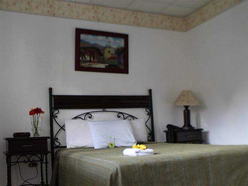 Hotel Santa Elena Antiguo Cuscatlán Buitenkant foto