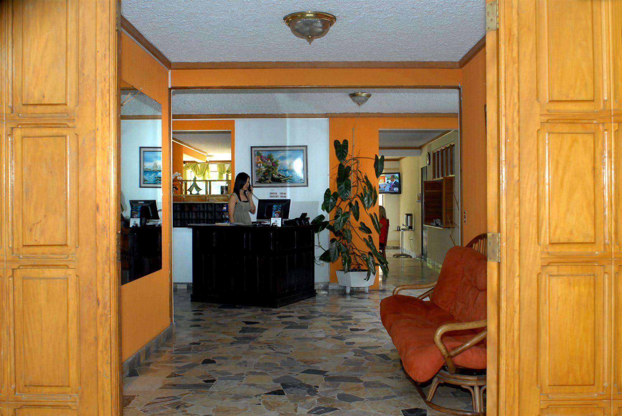 Hotel Santa Elena Antiguo Cuscatlán Buitenkant foto