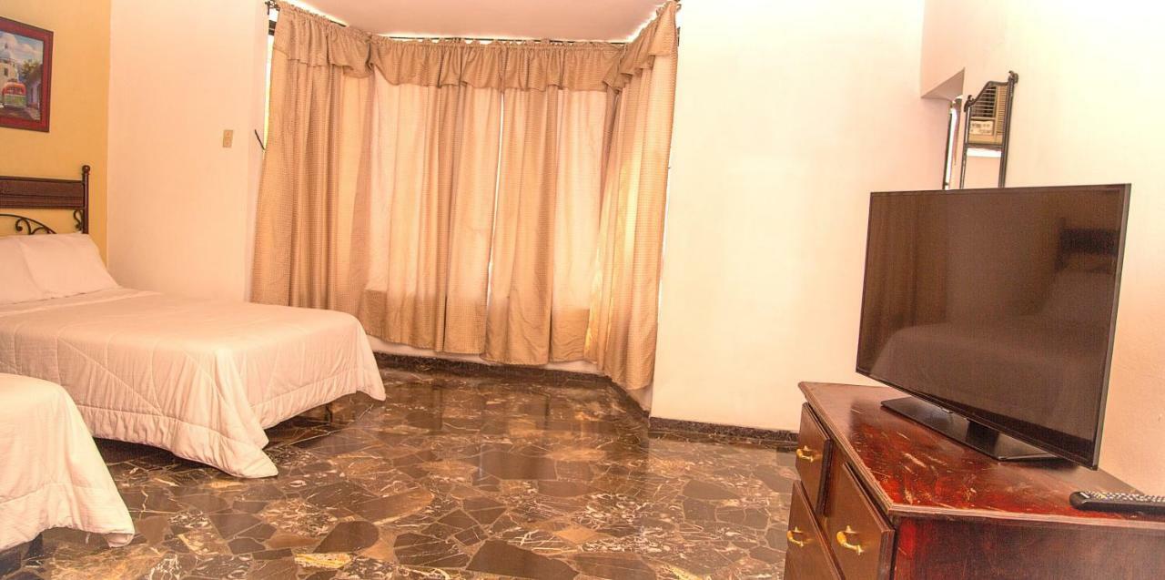 Hotel Santa Elena Antiguo Cuscatlán Buitenkant foto
